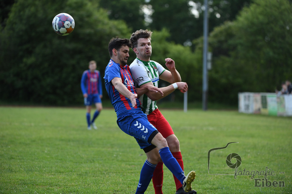 TuS Ofen-SG FriPe | Herren 1. Kreisklasse Süd, Jade-Weser-Hunte; TuS Ofen (blau)-SG FriPe (weiß) am 28.05.2025; in Ofen (), Photo: Philip Eiben 2025 - Realisiert mit Pictrs.com