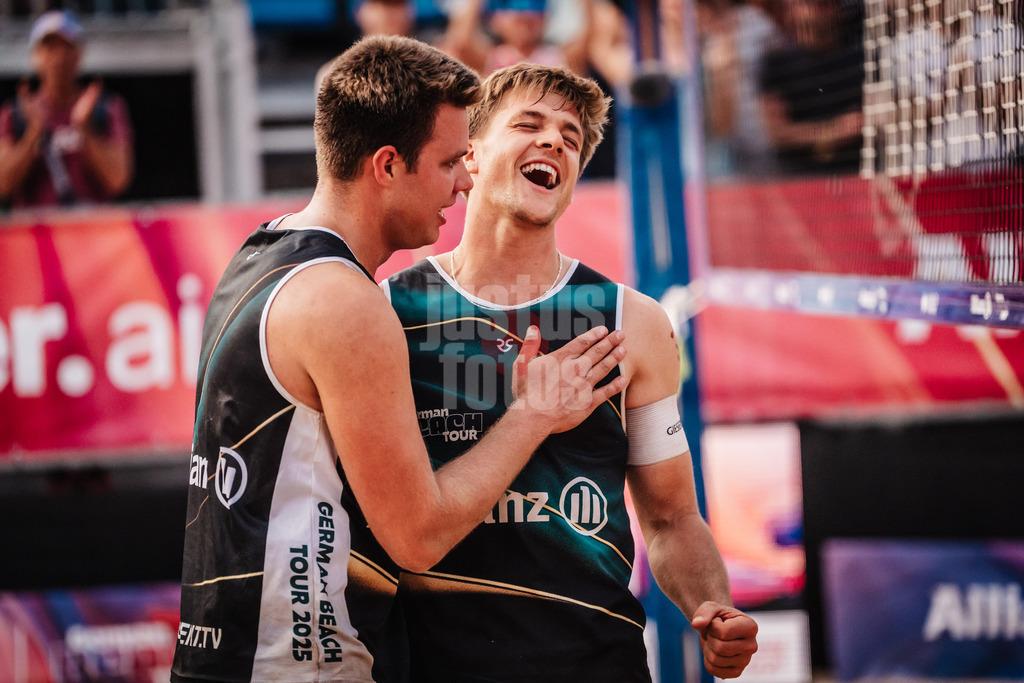 Beachvolleyball | Männer | Allianz German Beach Tour 2025 | Tourstop Hamburg | 31.05.2025 | v.l. Jonas Kaminski und Luis Kubo jubeln nach dem Sieg