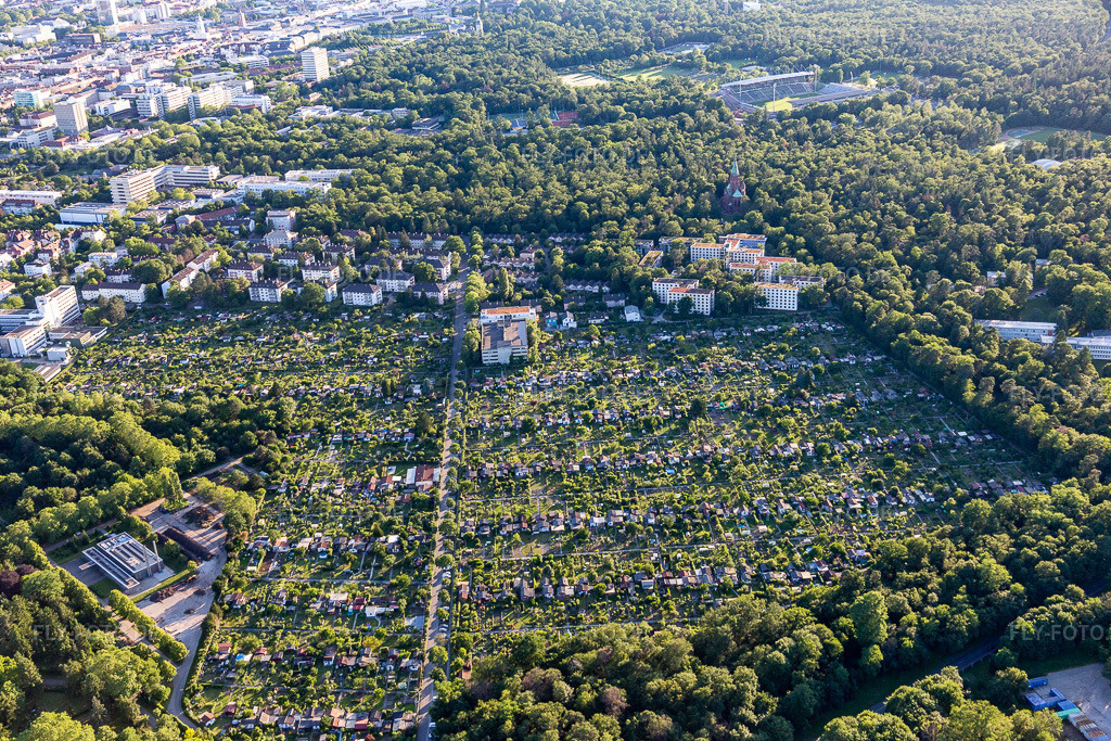 Luftbild: Kleingartenverein Hagsfelder Allee und Fasanengarten im Ortsteil Oststadt in Karlsruhe im Bundesland Baden-Württemberg in Deutschland. Foto: IMG_115199.jpg vom 13.06.2019 durch Werner Riehm/FLY-FOTO.de
