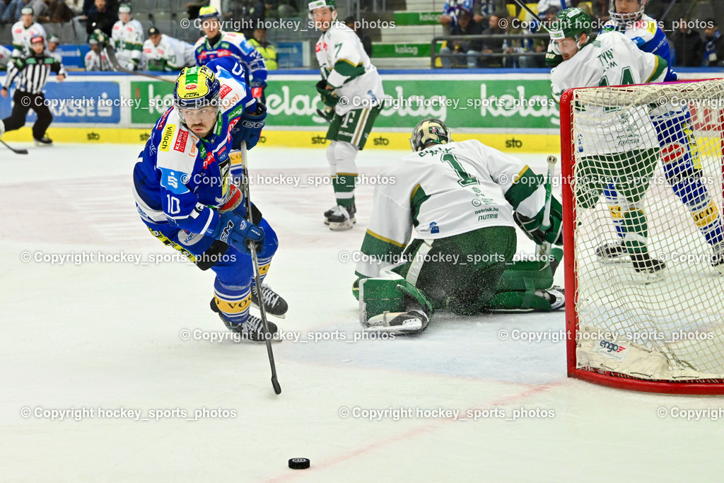 EC IDM WÄRMEPUMPEN VSV vs. FTC-TELEKOM JÉGKORONG | #10 Thomas Vallant EC VSV, #1 Bence Balizs FTC-Telekom, EC IDM WÄRMEPUMPEN VSV vs. FTC-TELEKOM JÉGKORONG, EC IDM WÄRMEPUMPEN VSV vs. FTC-TELEKOM JÉGKORONG am 19.10.2025 in Villach (Stadthalle Villach), Austria, (Photo by Bernd Stefan)