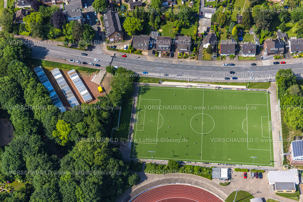 Bottrop220501875 | Luftbild, Trainingsplatz am Jahnstadion, Süd-West, Bottrop, Ruhrgebiet, Nordrhein-Westfalen, Deutschland