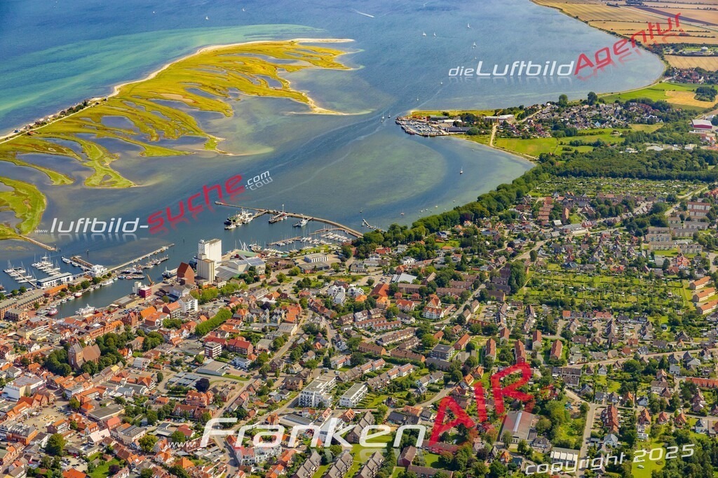 Luftbild Heiligenhafen - Die Luftaufnahme wurde 2025 vom UL-Flugzeug heraus erstellt ( keine Drohne ) - Hochauflösende Luftaufnahme - für professionelle Ausdrucke geeignet. Die Geschenkidee !Hier alle&nbsp;Infos zur Lizenzierung der LuftaufnahmeWir fliegen auch dieses Jahr wieder in Ihre Region um Luftbilder zu erstellen.- Luftbild anfragen