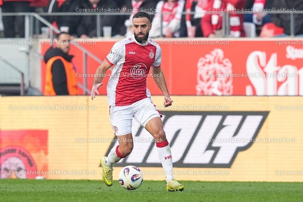 xYDRx24012601123 | 24.01.2026, xydrx, Fußball, 3.Liga, Rot-Weiss Essen - TSV Havelse, Saison 2025 2026, Stadion an der Hafenstraße: Ramien Safi (Rot-Weiss Essen #7)    DFB regulations prohibit any use of photographs as image sequences and or quasi-video. Photo: xYannisxDreimannxPressefotoKochx