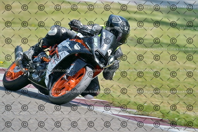 26BT02-1615 | markuskiefer.com - Realisiert mit Pictrs.com