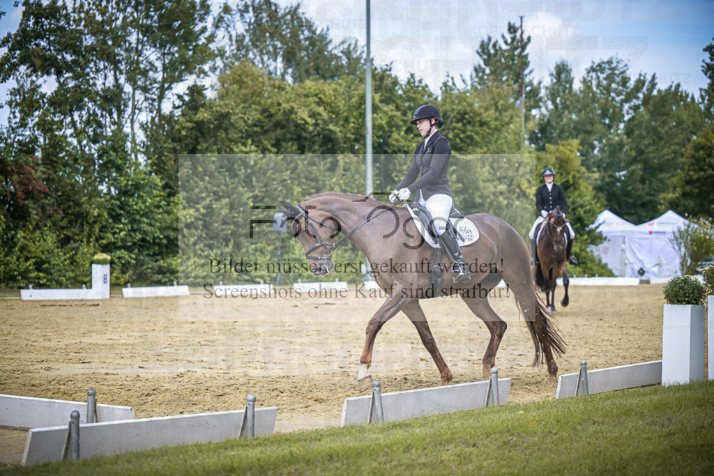 DOS_3263 | Entdecke hochwertige Reitturnierfotos von Foto Oger. Professionell, emotional und authentisch – jetzt Lieblingsmomente im Shop bestellen.Deutschlandweite Turnierfotografie. - Realisiert mit Pictrs.com