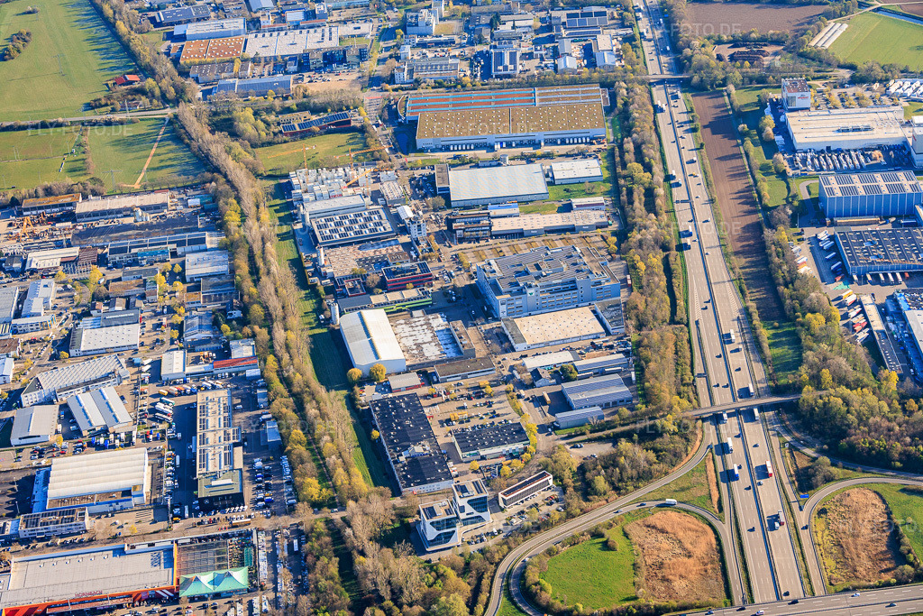 Luftbild: Gewerbegebiet Am Storrenacker im Ortsteil Hagsfeld in Karlsruhe im Bundesland Baden-Württemberg in Deutschland. Foto: IMG_153928.jpg vom 02.04.2026 durch Werner Riehm/FLY-FOTO.deAuflösung des Originals: 5858 x 3905 px