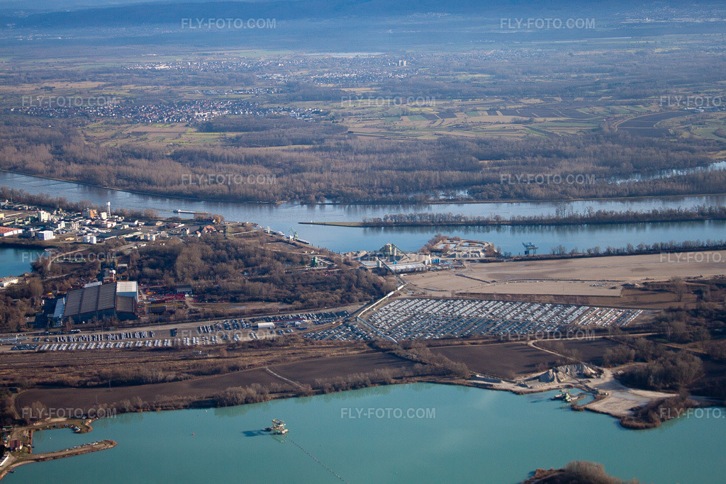 Aerial view: Port on the Rhine in Lauterbourg in the state Bas-Rhin, France. – Photo: IMG_48514.jpg taken on 12/11/2011 by Werner Riehm/FLY-FOTO.com – Resolution of the original: 4752 x 3168 px