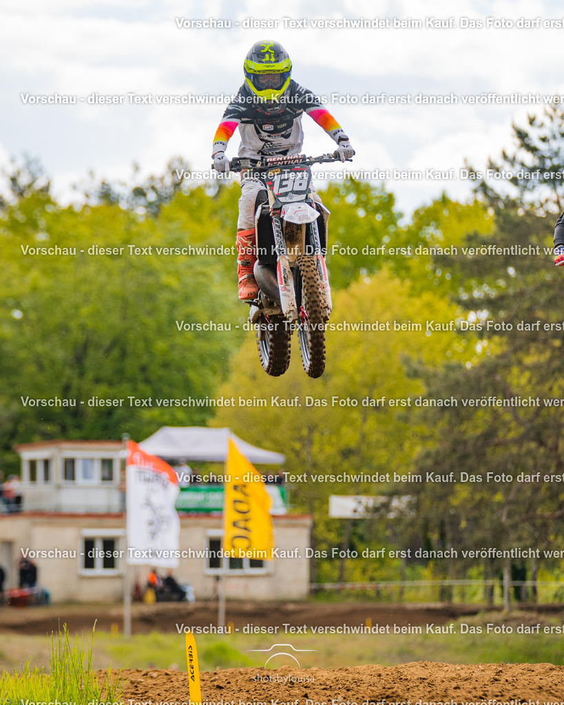 20260517_Templin-7476 | Sportfotografin aus Berlin-Brandenburg mit Fokus auf Motocross. Ich halte deine sportliche Leistung und echte Emotionen auf und neben der Strecke professionell fest. Entdecke die Fotos von deinem Rennen und bestelle sie direkt hier im Shop.