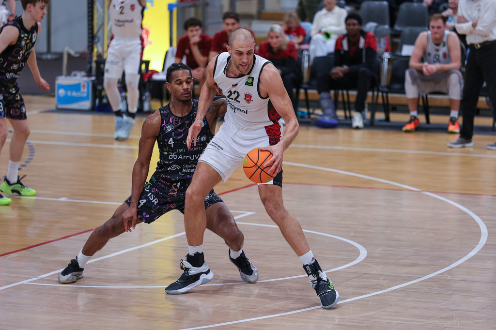 Pro A BAYER GIANTS vs Uni Baskets Münster-20 | Fotos von Basketballspielen aus dem Raum NRW fotografiert von Gero Mueller-Laschet und Daniel Schaefer - Realisiert mit Pictrs.com
