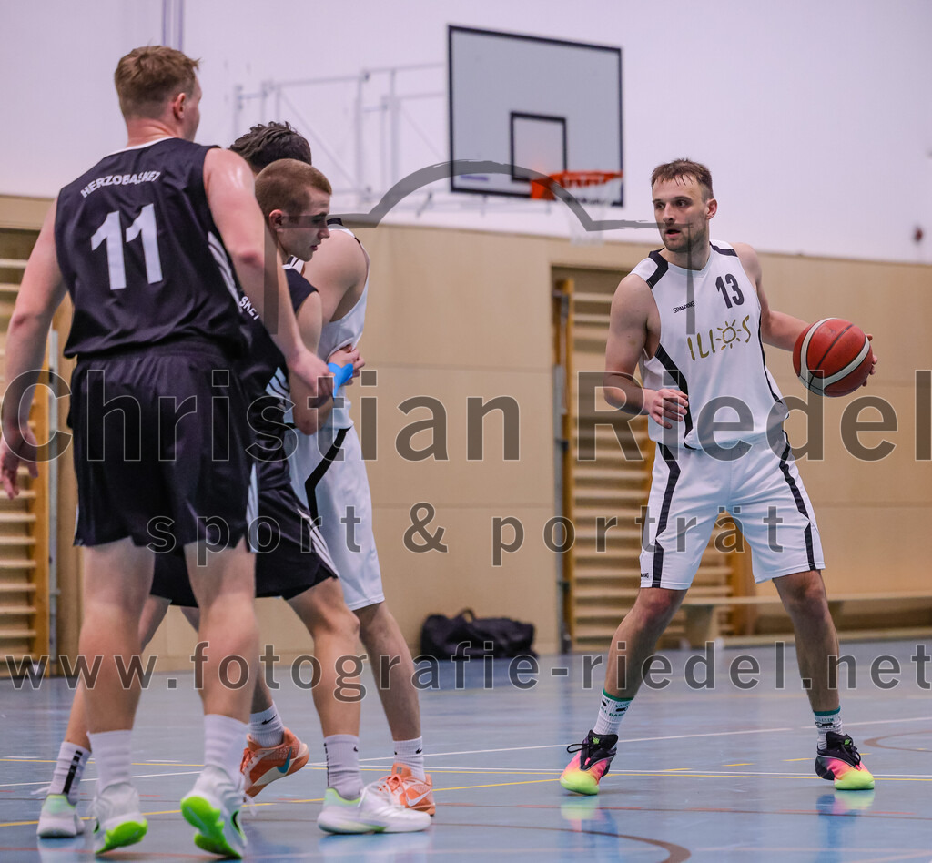 2026-01-31_005_TSV_Vaterstetten_gegen_TS_Herzogenaurach | Vaterstetten, Deutschland, 31.01.2026:Basketball, 2. Regionalliga Süd 2025 / 2026, 14. Spieltag, TSV Vaterstetten gegen TS Herzogenaurach, Endergebnis: 71:70K. Huber (TSV Vaterstetten, #13)Foto: Christian Riedel / fotografie-riedel.net