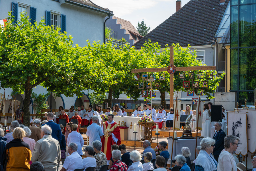 Radolfzellbilder_0474 | Hausherrenamt am Hausherrensonntag auf dem Marktplatz - Realisiert mit Pictrs.com