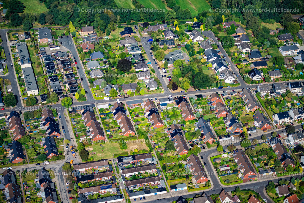 Langen_bei_Bremerhaven_Mittelfeldstrasse_ELS_5374050924 | GEESTLAND 05.09.2024 Wohngebiet einer Einfamilienhaus- Siedlung " Langen " an der Straße Mittelfeldweg in Geestland im Bundesland Niedersachsen, Deutschland. // Residential area of single-family settlement " Langen " on street Mittelfeldweg in Geestland in the state Lower Saxony, Germany. Foto: Martin Elsen