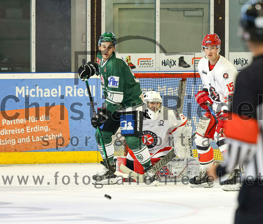 2023-09-10_091_TSV_Erding_gegen_EHC_Klostersee | Erding, Deutschland, 10.09.2023:
Eishockey, Bayernliga 2023 / 2024, Testspiel, TSV Erding gegen EHC Klostersee, Endergebnis: 10:1

Torwart Daniel Arendas (EHC Klostersee, #3), Jan Fiedler (EHC Klostersee, #15)

Foto: Christian Riedel / fotografie-riedel.net