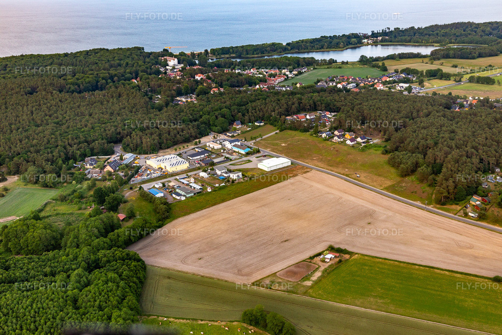 Luftbild: Gewerbegebiet Zum Herrenberg im Ortsteil Kölpinsee in Loddin im Bundesland Mecklenburg-Vorpommern in Deutschland. Foto: IMG_141506.jpg vom 06.06.2024 durch Werner Riehm/FLY-FOTO.de