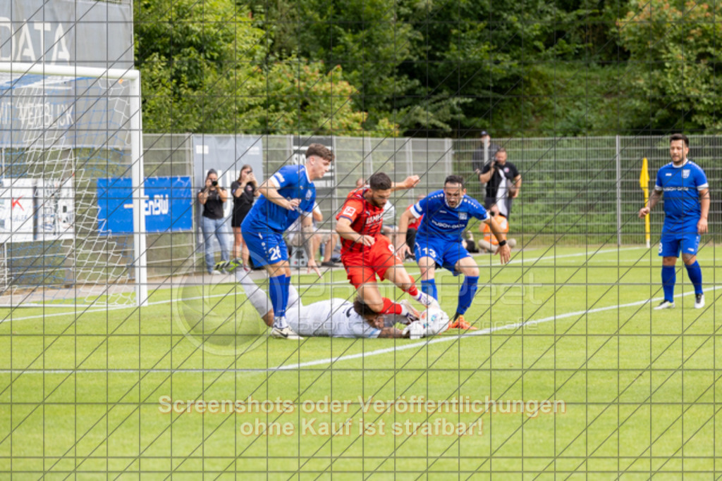 20250706_164850_1847 | #,TSG Salach (blau) vs. 1.FC Heidenheim (rot), Fußball, Freundschaftsspiel - WfV, Saison 2025/2026, Rasensportplatz, Staufenecker Str. 41, 73084 Salach, 06.07.2025 - 15:30 Uhr,Foto: PhotoPeet-Sportfotografie/Peter Harich