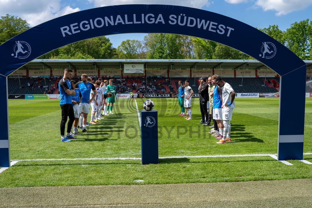 SG Sonnenhof Großaspach vs. SG Barockstadt Fulda-Lehnerz, Fussball, Regionalliga Suedwest, 33. Spieltag, 09.05.2026 | Spieler der SG Barockstadt Fulda-Lehnerz stehen fuer die Meister Spalier,SG Sonnenhof Großaspach vs. SG Barockstadt Fulda-Lehnerz, Fussball, Regionalliga Suedwest, 33. Spieltag, 09.05.2026