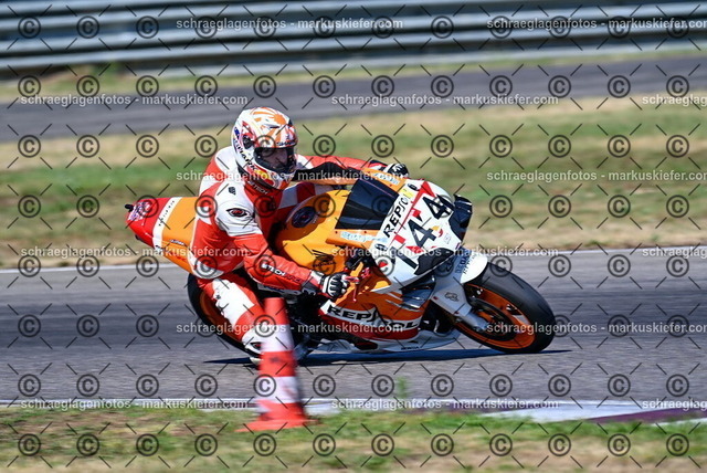 26bt04-0588 | markuskiefer.com - Realisiert mit Pictrs.com
