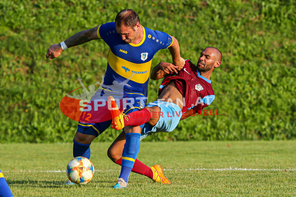 SK Maria Saal - DSG Ferlach 2-3, Unterliga Ost | Tyrone Mc Cargo (SK Maria Saal #8) Andreas Schritliser (DSG Ferlach #12) SK Maria Saal - DSG Ferlach 2-3 am 22.08.2023 in Maria Saal
(Sportplatz), Austria, (Photo by Ernst Krawagner sport-fan.at) - Realisiert mit Pictrs.com