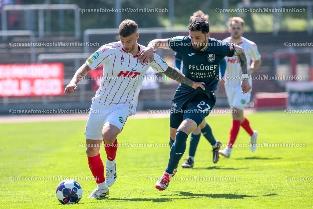 xSEFx25042601030 | 25.04.2026, xsefx, Fußball, RL West, Fortuna Köln - SC Wiedenbrück, 31. Spieltag, Südstadion, Saison 2025 2026: Zweikampf  Tom Gerkens (SC  Fortuna Köln, 6) gegen Davud Tuma (SC Wiedenbrück, 27) DFB regulations prohibit any use of photographs as image sequences and or quasi-video. Photo: xSabinexEffgenxPressefotoKochx