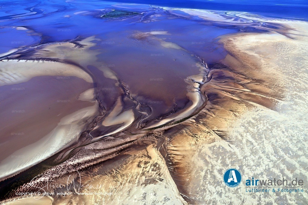 Halligen-Inseln-Weltnaturerbe-Wattenmeer-Mai-23-airwatch-wagner-240A3087 | Entdecken Sie atemberaubende Luftbilder und Fotografien auf airwatch.de - Tauchen Sie ein in eine Welt voller faszinierender Aufnahmen aus der Vogelperspektive.