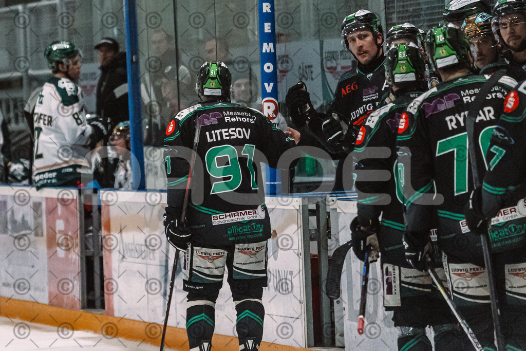 Alligators_vs_Erding_12_12_2025-105 | Höchstadt Alligators Fotogalerie: Eishockey-Action aus Franken. Professionelle Spielfotos, Portraits & Stadionbilder zum Download. Jetzt entdecken! - Realisiert mit Pictrs.com