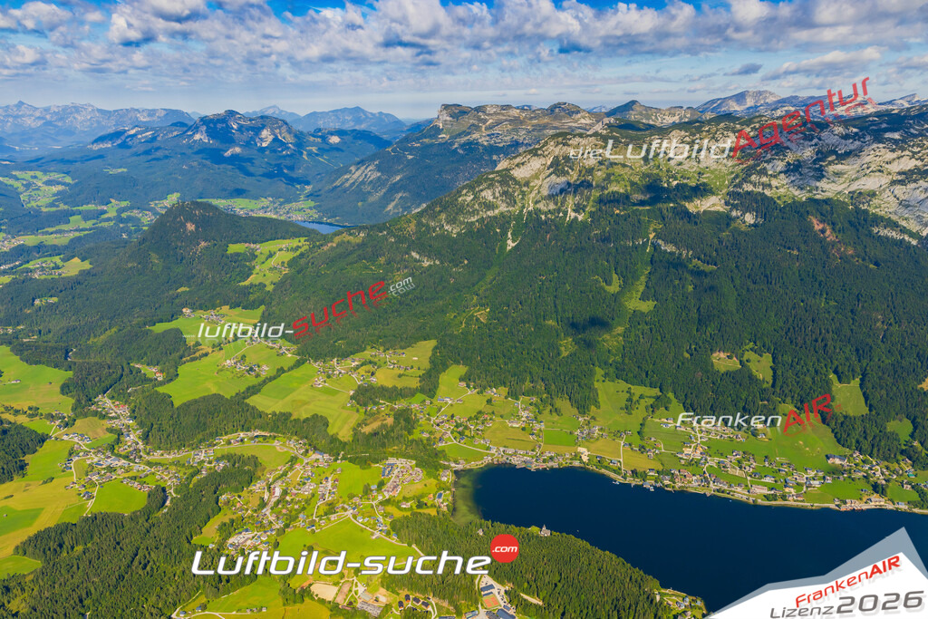 Luftaufnahme der Stadt Grundlsee - Die Luftaufnahme wurde 2025 vom UL-Flugzeug heraus erstellt ( keine Drohne ) - Hochauflösende Luftaufnahme - für professionelle Ausdrucke geeignet. Die Geschenkidee !Mit Lizenz und Bildrechte bestellbar