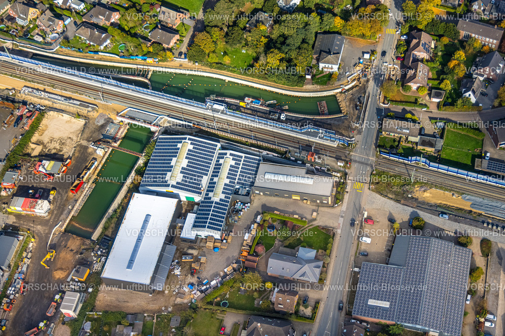 Rees251004687 | Luftbild, Baustelle Betuwe-Linie, Bahnübergang Haldern Bahnhof und Baustelle mit Wasser gefüllte Baugrube, Haldern, Rees, Niederrhein, Nordrhein-Westfalen, Deutschland