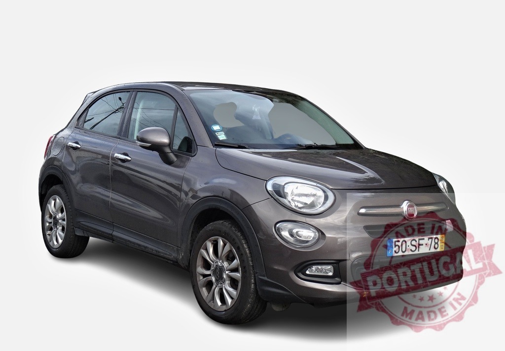 Fiat 500X parked on white background representing automotive industry | Modern gray Fiat 500X crossover SUV parked on white background representing car industry and transportation - Realisiert mit Pictrs.com