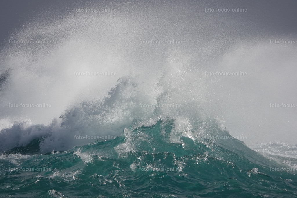 Wild waves | Atlantic breakwater