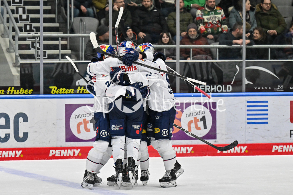 Augsburger Panther - EHC RB München | Grenzeloser Jubel der Gaeste nach dem Treffer zum 4-5 durch Christopher DESOUSA (EHC RB Muenchen 82) / Freude / happy / tor / Torschuetze / DEL: Augsburger Panther - EHC RB Muenchen, Curt Frenzel Stadion am 16.01.2025