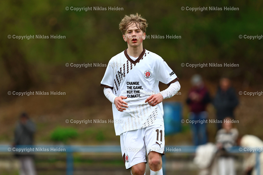 NH_FCStPauliU17_SVWerderBremenU17_U17DFBNachwuchsliga_09042025 | #11 Sverre Fritzchen Schilling (FC St. Pauli U17)Fußball I Junioren I U17 DFB-Nachwuchsliga I Saison 2024-2025 I Hauptrunde Liga B, Gruppe A, 8. Spieltag I FC St. Pauli U17 - SV Werder Bremen U17 I 09.04.2025 I Sportplatz Königskinderweg