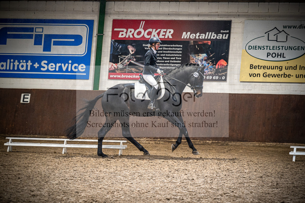 Hallenreittunier Voxtrup 2023 | Entdecke hochwertige Reitturnierfotos von Foto Oger. Professionell, emotional und authentisch – jetzt Lieblingsmomente im Shop bestellen.Deutschlandweite Turnierfotografie. - Realisiert mit Pictrs.com