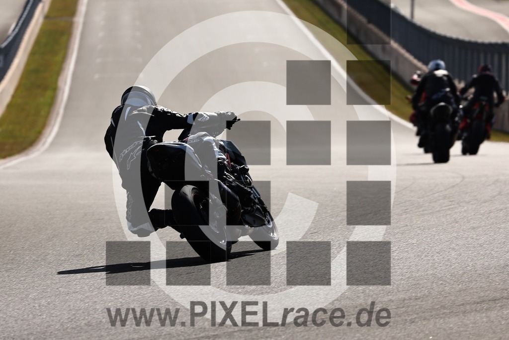 0086-20250915_00560 | Schöne Erinnerungen an spannende Momente - das festzuhalten ist unser Job. PIXELrace.de ist seit 2003 auf den Rennstrecken Europas unterwegs um die Action draußen beim Fahren und die wunderbare Stimmung imm Fahrerlager für euch einzufangen.