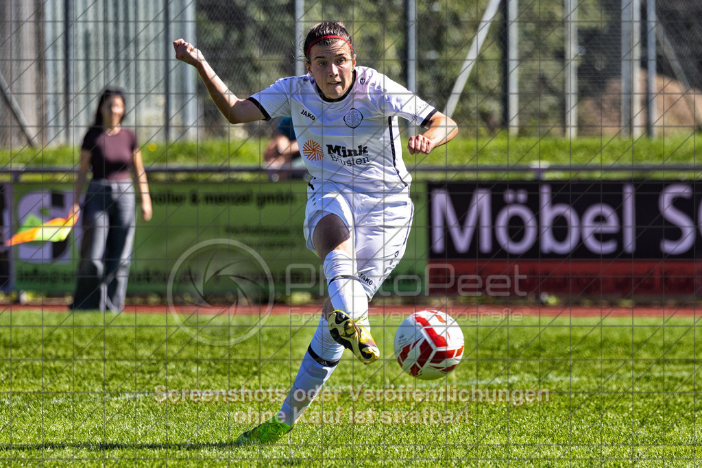 20260906_114450_0015-Bearbeitet_(c)_by_PhotoPeet | #,1.FC Donzdorf (weiß) vs. 1.FC Heidenheim 1846 (rot), Fußball, Frauen-Verbandspokal Gruppe 2, 2. Runde, Saison 2026/2027, Rasenplatz Lautertal Stadion, Süßener Straße 16, 73072 Donzdorf, 06.09.2026 - 11:00 Uhr,Foto: PhotoPeet / Sport- &amp; Eventfotografie / Peter Harich