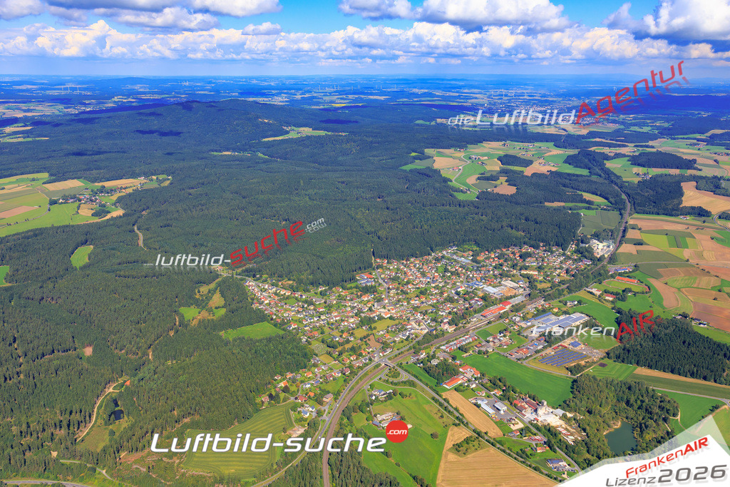 Die Luftaufnahme der Stadt Neusorg wurde 2017 vom Flugzeug heraus erstellt ( keine Drohne )- hohe Auflösung für beste Qualität
