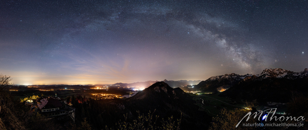 Milchstraßenbogen bei Ruine Falkenstein | Dies ist der Online-Shop von naturfoto.michaelthoma.de. Ich bin leidenschaftlicher Naturfotograf und fotografiere von der Andromedagalaxie bis zum Zwergtaucher, von der Ameise bis zum Orionnebel alles was mit Natur zu tun hat. Hier kann eine Auswahl meine - Realisiert mit Pictrs.com
