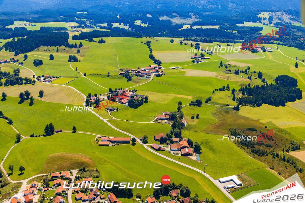 Luftaufnahme Linden Wildsteig - Die Luftaufnahme wurde 2025 vom UL-Flugzeug heraus erstellt ( keine Drohne ) - Hochauflösende Luftaufnahme - für professionelle Ausdrucke geeignet. Die Geschenkidee !Mit Lizenz und Bildrechte bestellbar