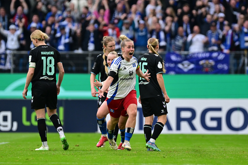Fußball I Frauen I Saison 2024-2025 I DFB-Pokal I Halbfinale I Hamburger SV - SV Werder Bremen | Der Sportfotograf. - Realisiert mit Pictrs.com