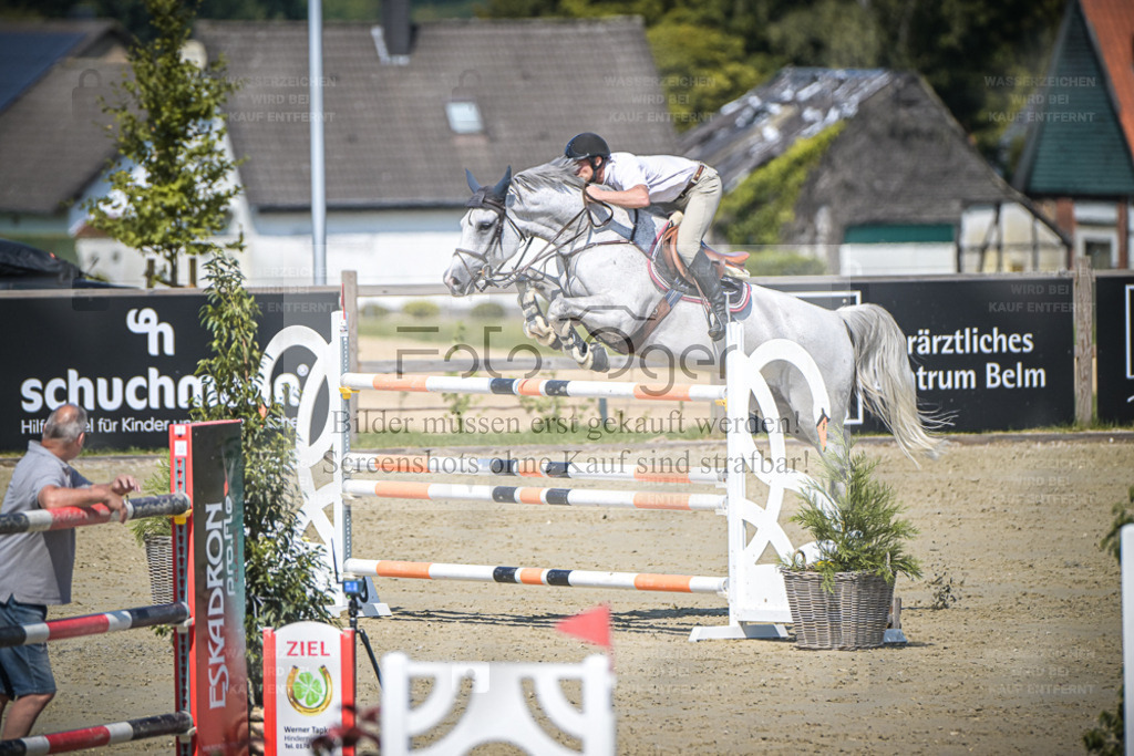 DOS_2053 | Entdecke hochwertige Reitturnierfotos von Foto Oger. Professionell, emotional und authentisch – jetzt Lieblingsmomente im Shop bestellen. - Realisiert mit Pictrs.com