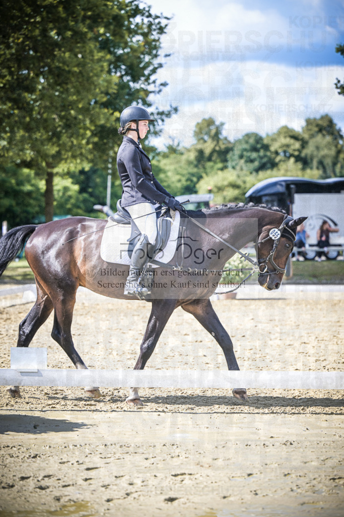 DOS_7308 | Entdecke hochwertige Reitturnierfotos von Foto Oger. Professionell, emotional und authentisch – jetzt Lieblingsmomente im Shop bestellen.Deutschlandweite Turnierfotografie. - Realisiert mit Pictrs.com