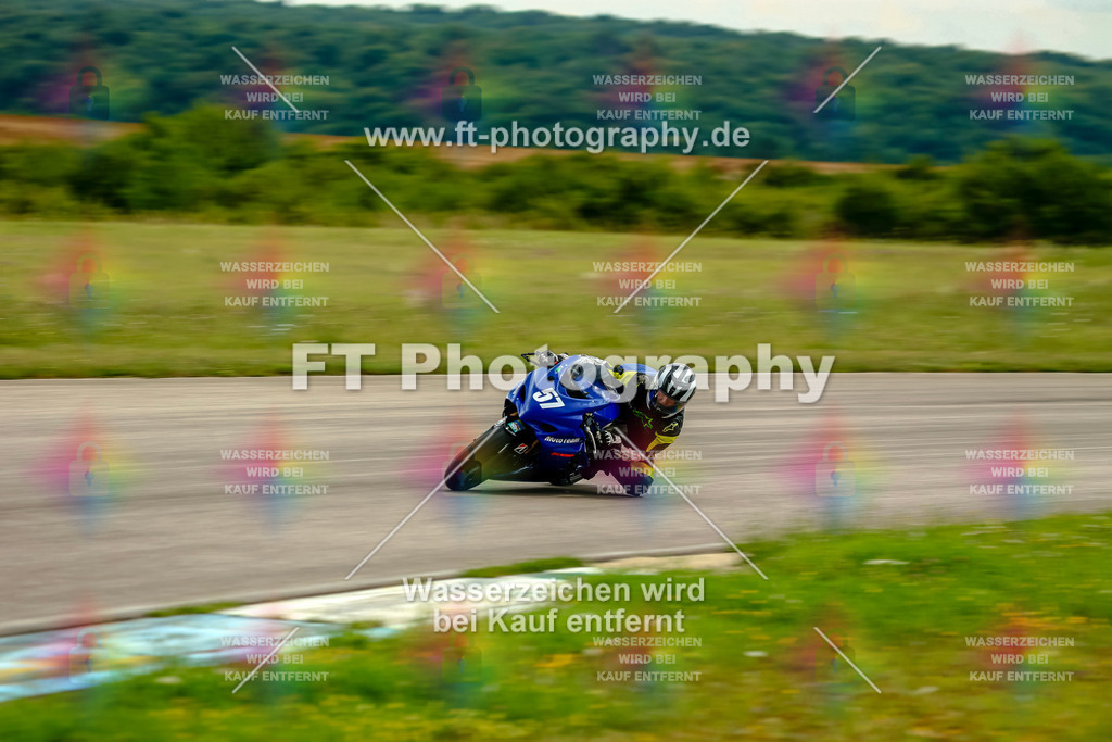 Chambley Juli-3229 | Hier findet Ihr Bilder von Touristenfahrten auf der Nürburgring Nordschleife oder von anderen Veranstaltungen die ich besucht habe. Viel Spass beim Durch Schauen 