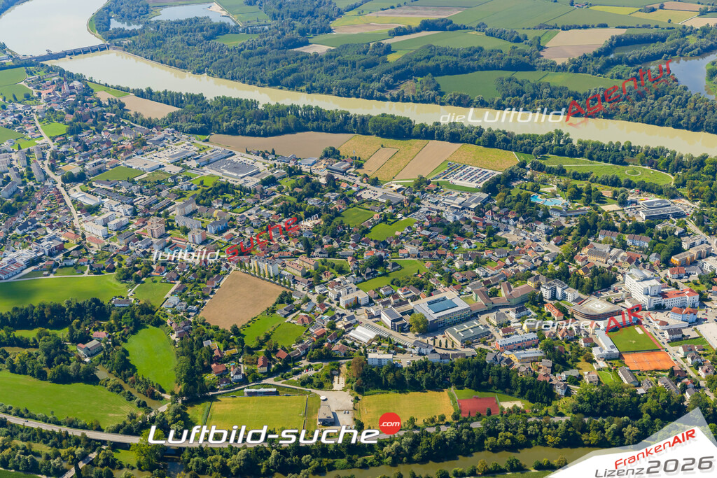 Luftaufnahme der Stadt Schärding - Die Luftaufnahme wurde 2025 vom UL-Flugzeug heraus erstellt ( keine Drohne ) - Hochauflösende Luftaufnahme - für professionelle Ausdrucke geeignet. Die Geschenkidee !Mit Lizenz und Bildrechte bestellbar