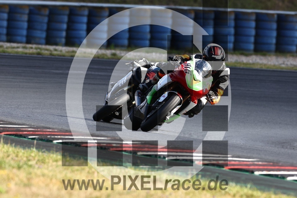 0816-20240914_04194 | Schöne Erinnerungen an spannende Momente - das festzuhalten ist unser Job. PIXELrace.de ist seit 2003 auf den Rennstrecken Europas unterwegs um die Action draußen beim Fahren und die wunderbare Stimmung imm Fahrerlager für euch einzufangen.