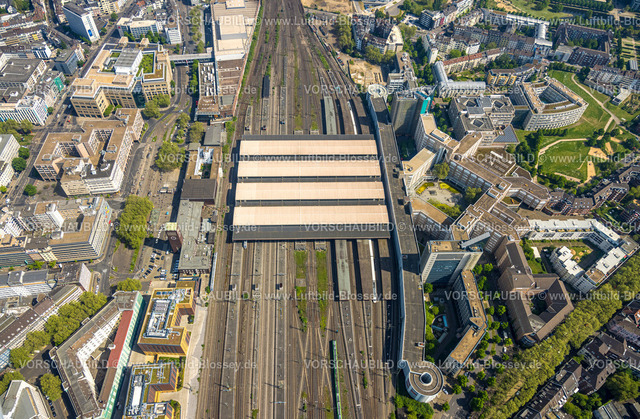 Duesseldorf240501024 | Luftbild, Düsseldorf Hauptbahnhof Hbf, Deutsche Bahn AG, überdachte Bahnsteige, Bürogebäude Bertha-von-Suttner-Platz und Konrad-Adenauer-Platz, Stadtmitte, Düsseldorf, Rheinland, Nordrhein-Westfalen, Deutschland