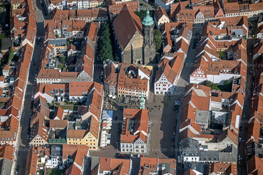 4060782 | PIRNA 07.09.2021 Gebäude des Rathauses der Stadtverwaltung am Marktplatz im Zentrum der Innenstadt in Pirna im Bundesland Sachsen, Deutschland. // Town Hall building of the City Council Am Markt in the inner city in Pirna in the state Saxony, Germany. Foto: Gerhard Launer