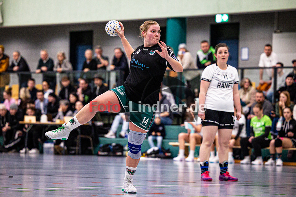 BSC Oberhausen gegen TSV Murnau | Bezirksoberliga Handball Frauen 2024/25, BSC Oberhausen gegen TSV Murnau, 20250118,Antonia HIBLER (TSV Murnau 14) 7 Meter Wurf,2025-01-18 in Weilheim (Jahnhalle)Antonia HIBLER (TSV Murnau 14)Copyright: WolfgangxLindner foto-lindner.de