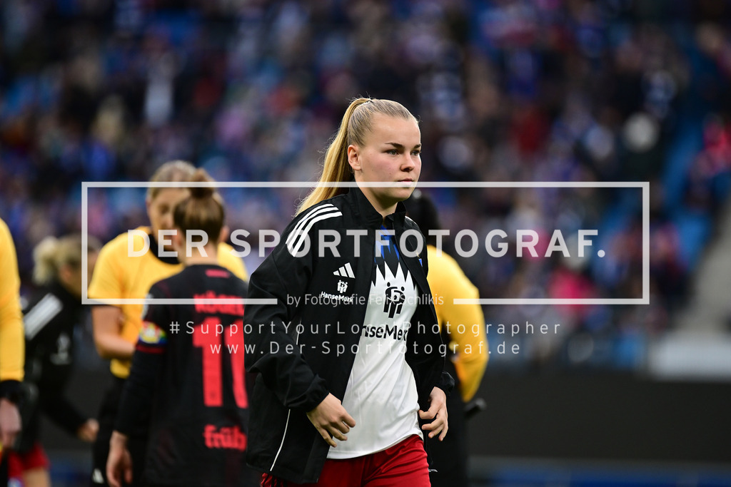 Fußball I Frauen I Saison 2025-2026 I DFB-Pokal I Achtelfinale I Hamburger SV - Bayer 04 Leverkusen I 15193 | Svea Stoldt (8, Hamburger SV) - Realized with Pictrs.com