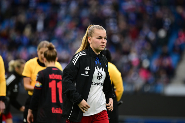 Fußball I Frauen I Saison 2025-2026 I DFB-Pokal I Achtelfinale I Hamburger SV - Bayer 04 Leverkusen I 15193 | Svea Stoldt (8, Hamburger SV) - Realisiert mit Pictrs.com