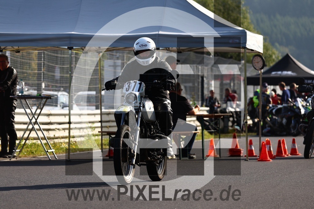 0371-20250813_00875 | Schöne Erinnerungen an spannende Momente - das festzuhalten ist unser Job. PIXELrace.de ist seit 2003 auf den Rennstrecken Europas unterwegs um die Action draußen beim Fahren und die wunderbare Stimmung imm Fahrerlager für euch einzufangen.