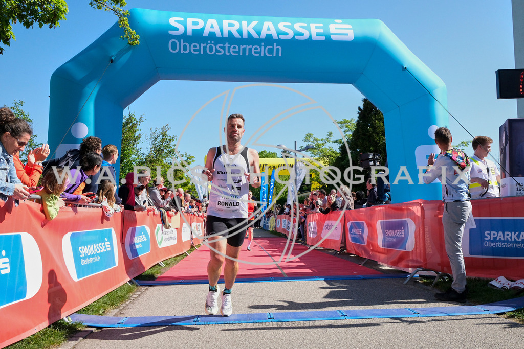 ..... | LINZ,AUSTRIA,27.April 24, Int. 3 Brückenlauf Linz  , Image shows: Photo: WAPICS / Michael ring